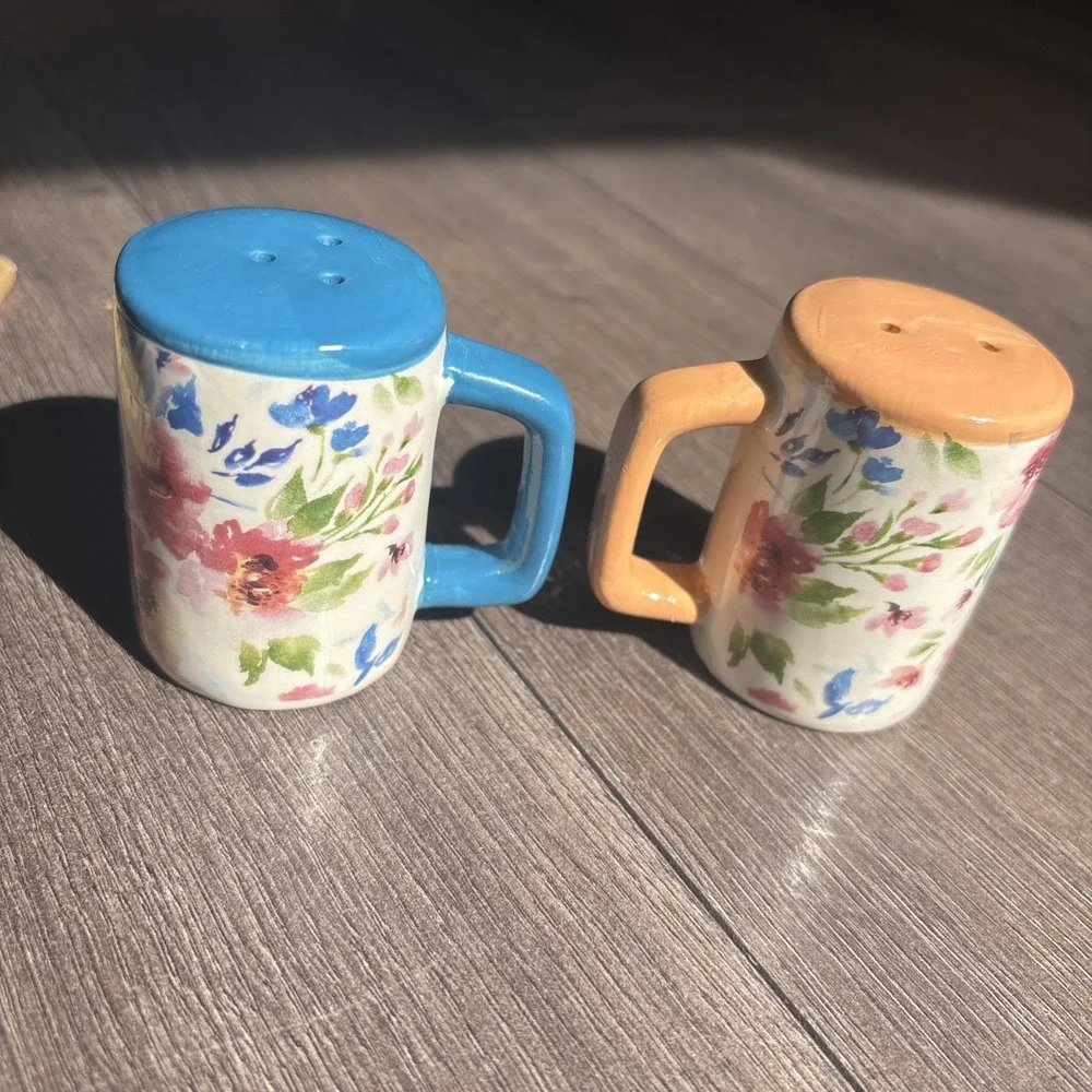 Vintage Stoneware MUGS COFFEE CUPS Salt Pepper Shakers Set Cottage